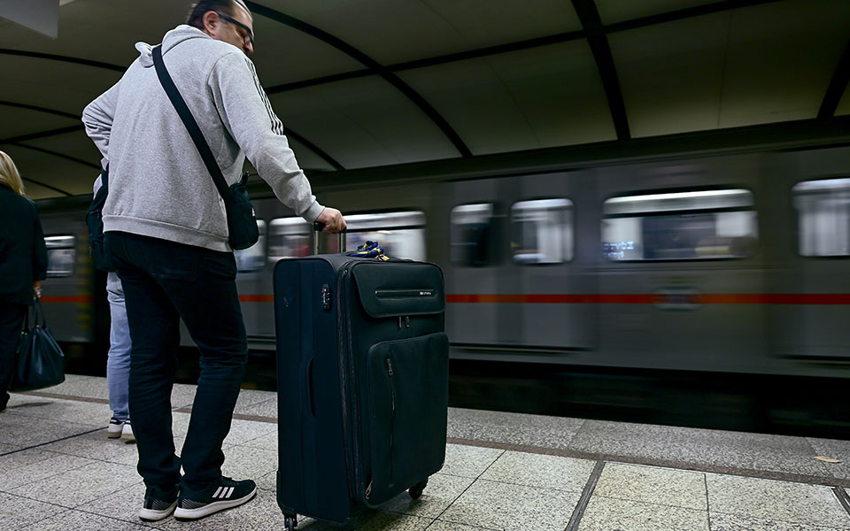 μέσα-μαζικής-μεταφοράς-πώς-θα-κινηθού-562374739