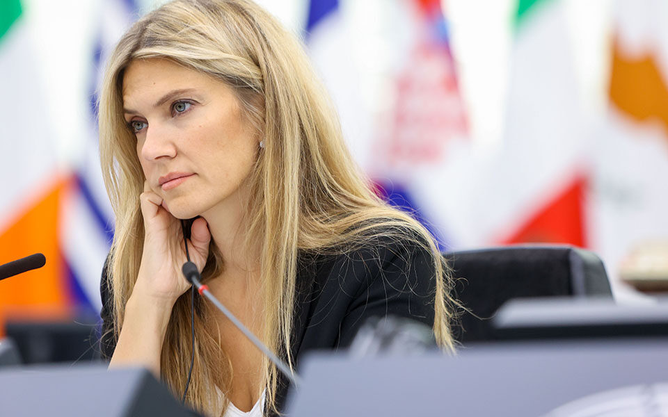 εύα-καϊλή-αποφυλακίζεται-με-βραχιολ-562369825