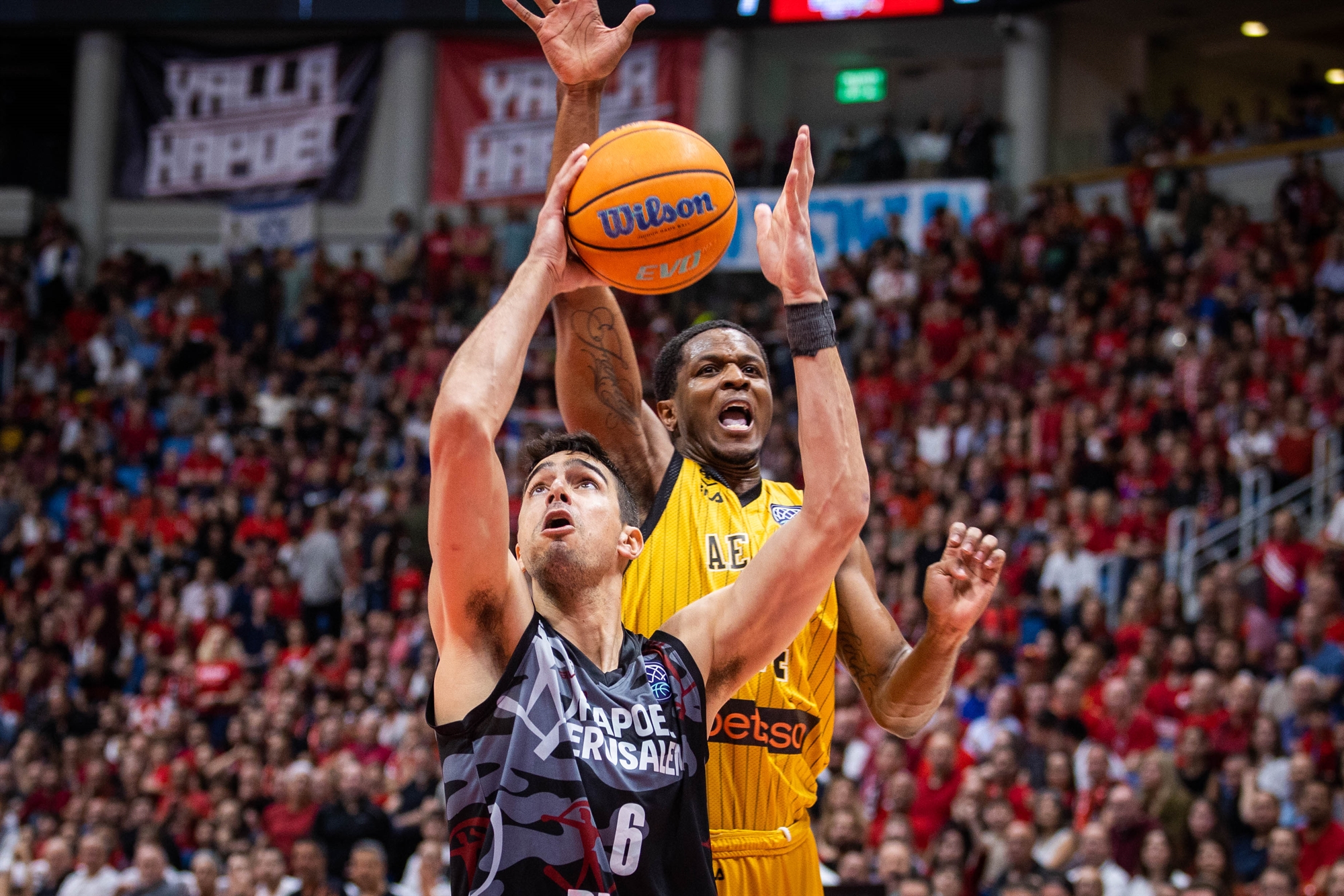 μπάσκετ-αποκλεισμός-με-κάτω-τα-χέρια-γ-562379545