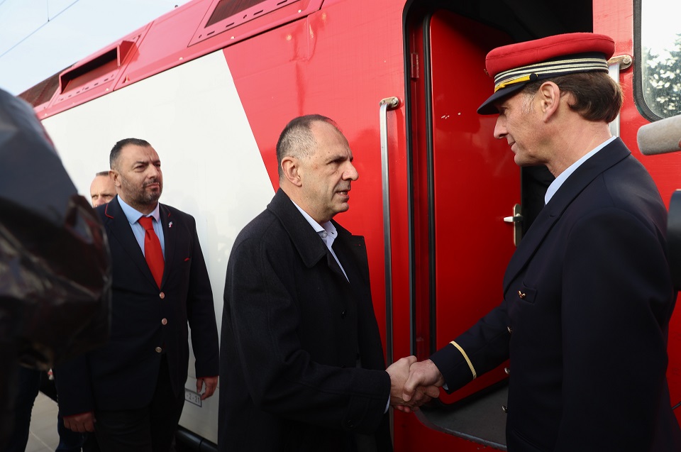 τρένα-ξεκίνησαν-τα-δρομολόγια-αθήνα-θ-562352572