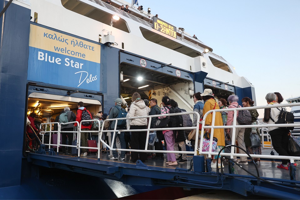 Συνεχίζεται η έξοδος του Πάσχα με πλοία, αεροπλάνα, αυτοκίνητα και λεωφορεία-2