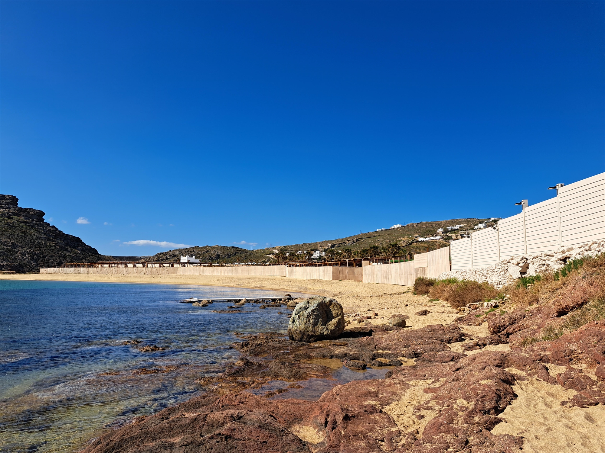 μύκονος-τα-τείχη-της-ταϊλανδοποίησης-562350442