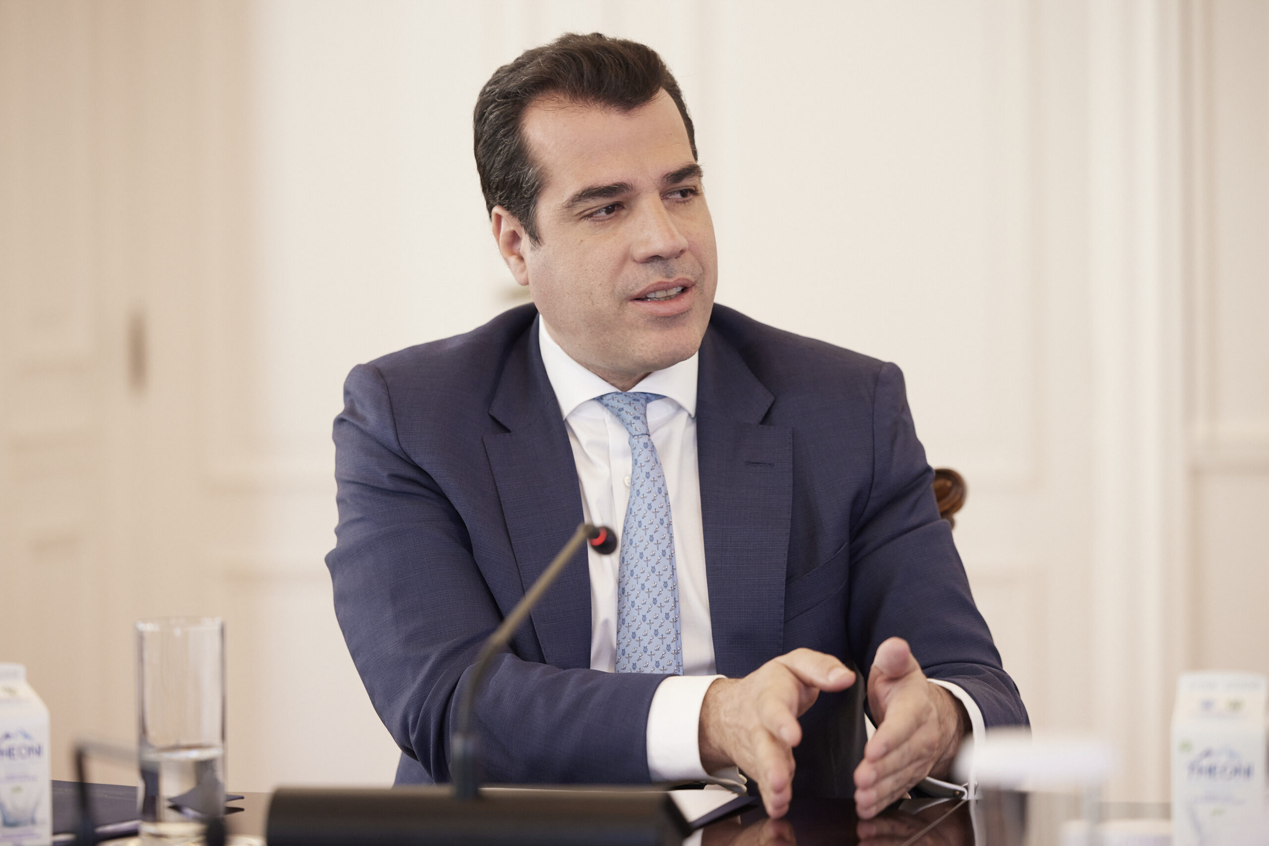 επίθεση-με-γιαούρτια-στον-θάνο-πλεύρη-562396225