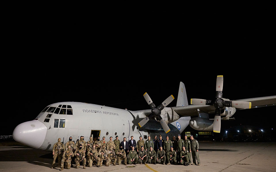 επέστρεψαν-στην-ελευσίνα-39-άτομα-με-το-c-130-562392973