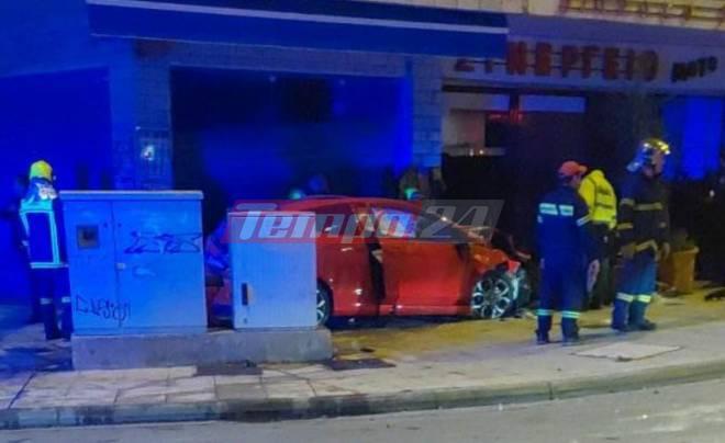 Πάτρα: Τροχαίο με 3 τραυματίες – Αυτοκίνητο κατέληξε σε ψαράδικο-1