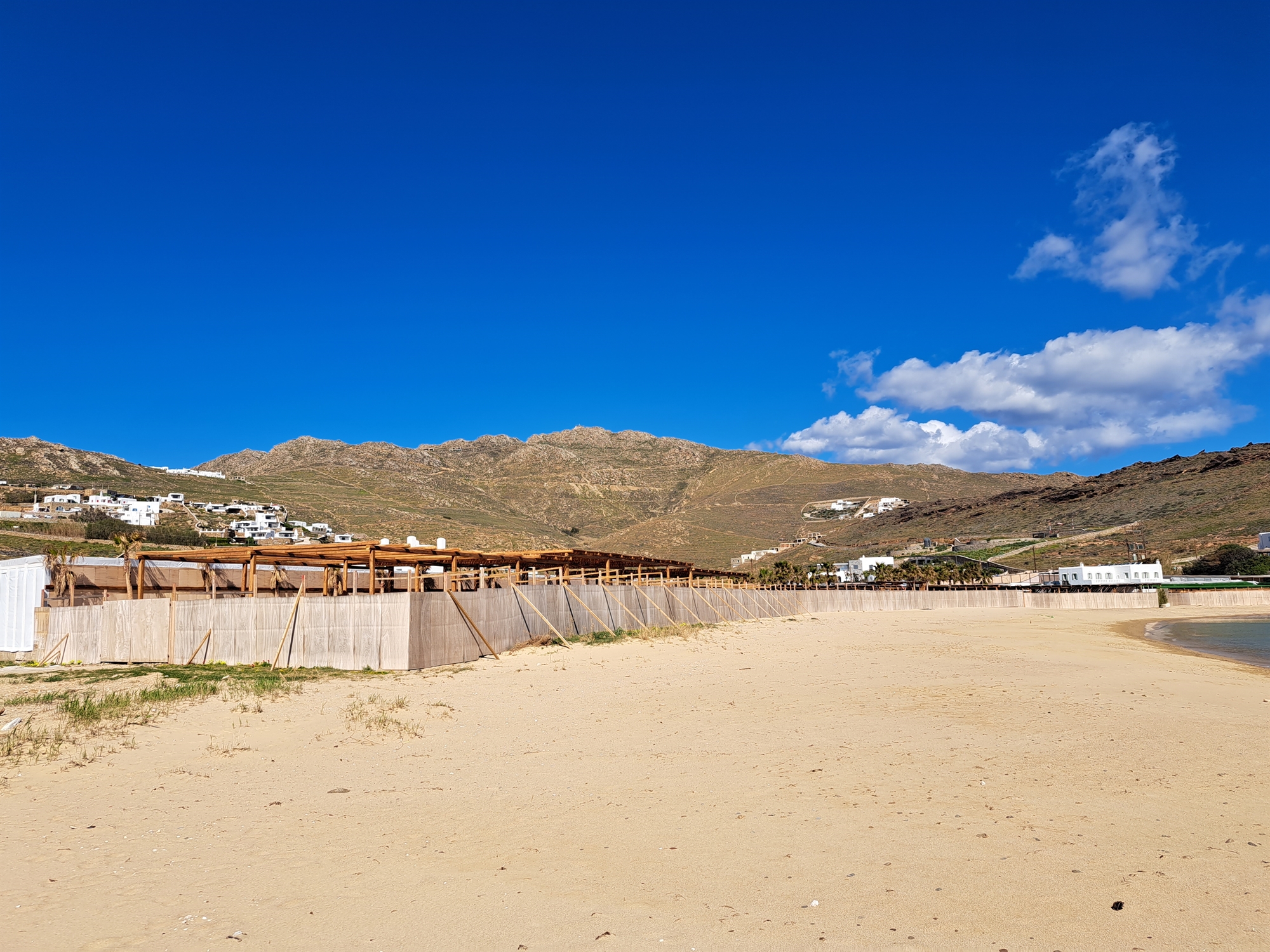 Μύκονος: Εχτιζαν πολύ, γκρέμιζαν λίγο, ξαναέχτιζαν – Tα ντοκουμέντα της αυθαιρεσίας από το 2016-1