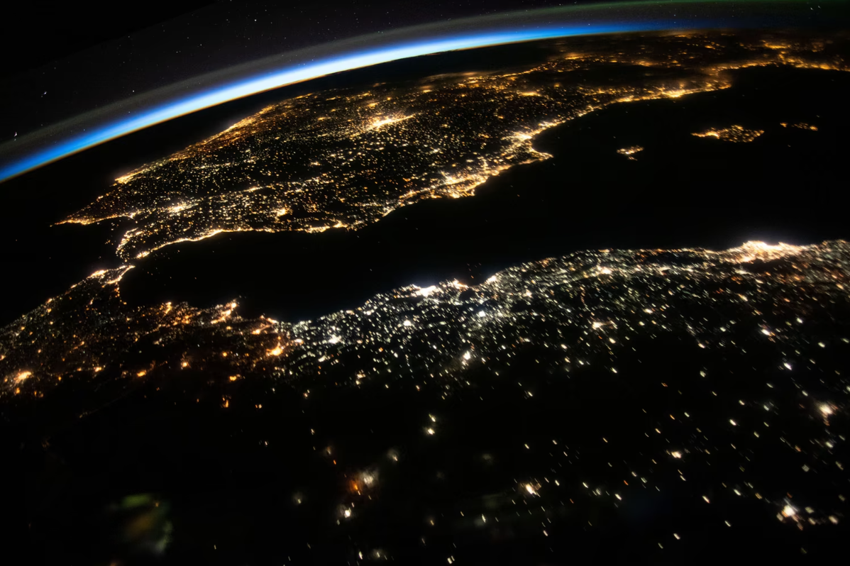 Ροζ σύννεφα, αμμόλοφοι, Νότιο Σέλας: Η Γη μέσα από τον φακό των αστροναυτών-7