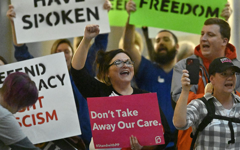 ηπα-φαρμακοβιομηχανίες-ζητούν-την-ακ-562366138