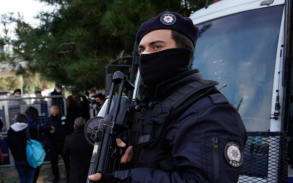 τουρκία-ενοπλη-επίθεση-στα-γραφεία-το-562380652