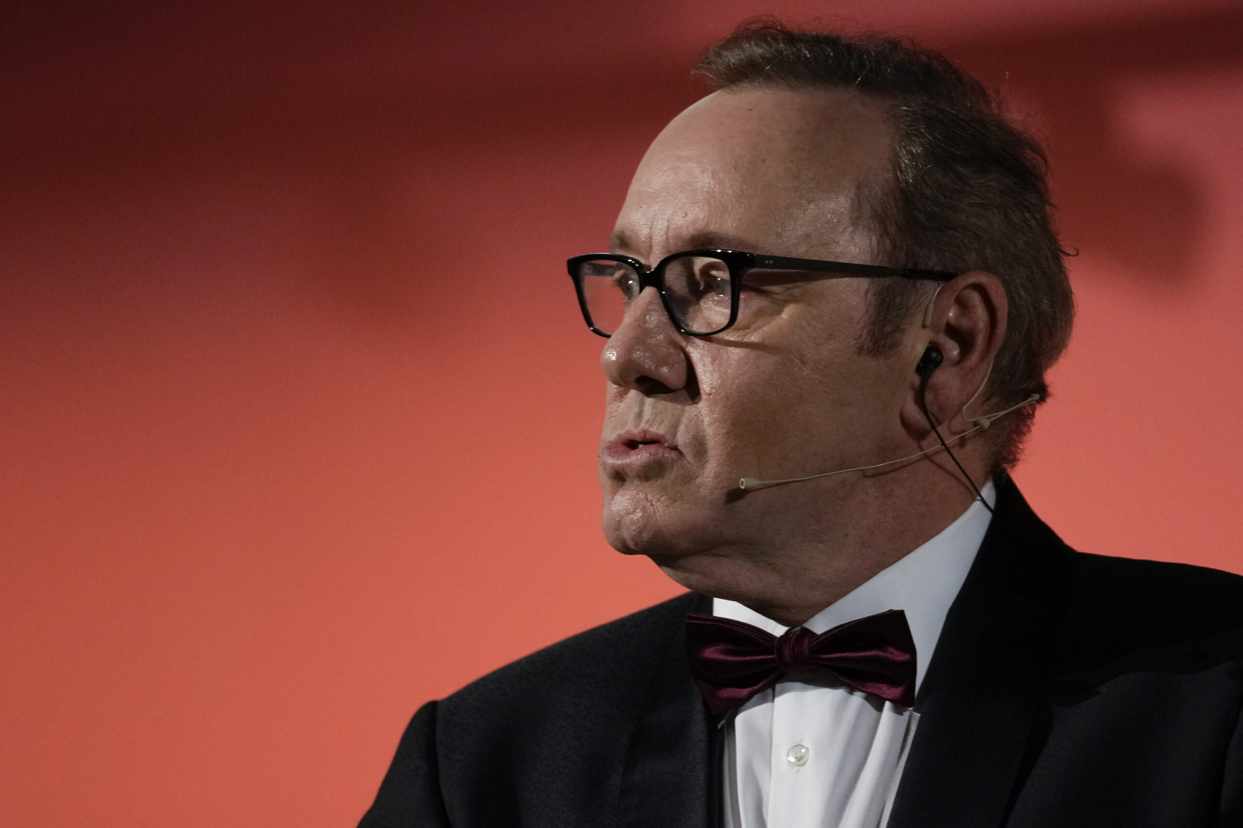 ο-κέβιν-σπέισι-εμφανίζεται-στο-δικαστ-562382641