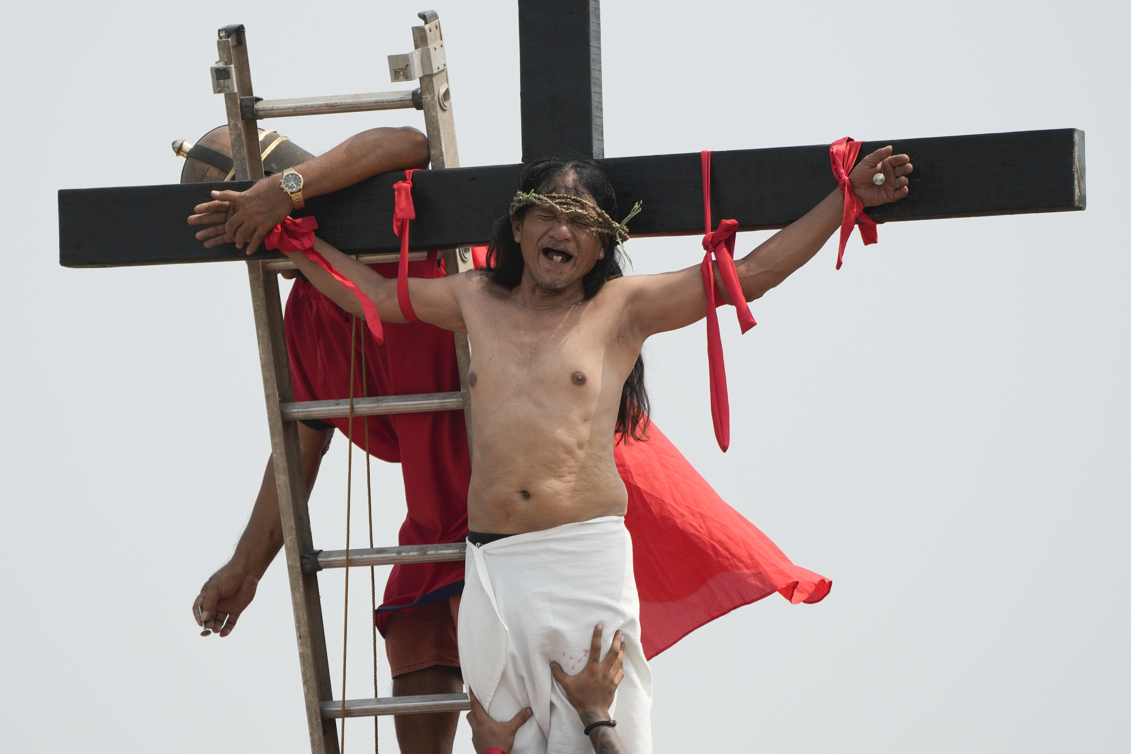 Φιλιππίνες: Σταύρωση πιστών σε αναπαράσταση του θείου δράματος-2