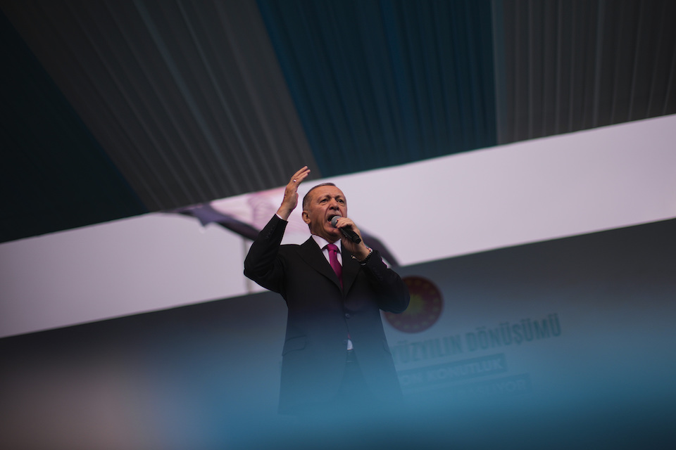 ο-ερντογάν-στέλνει-το-tcg-anadolu-στη-σμύρνη-562385449