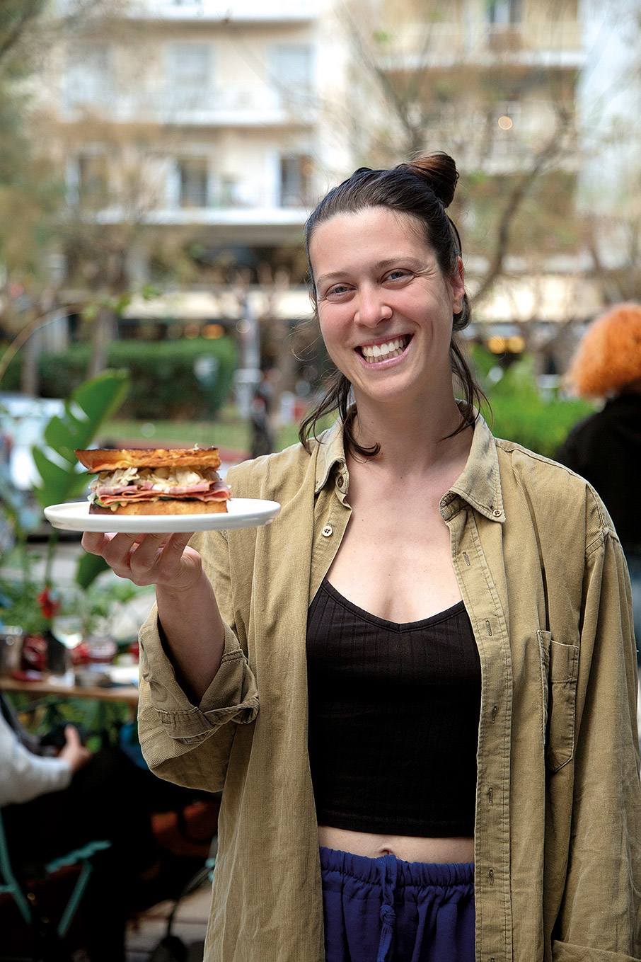 Στον πεζόδρομο της Αγίας Ζώνης, για καφέ και χατσαπούρι-4