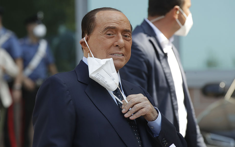 μπερλουσκόνι-ο-πατέρας-μου-είναι-καλ-562369885