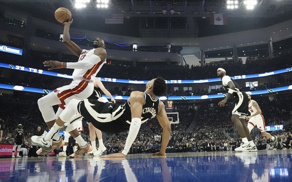 νβα-ηττα-για-μπακς-με-τραυματισμό-του-γ-562375645