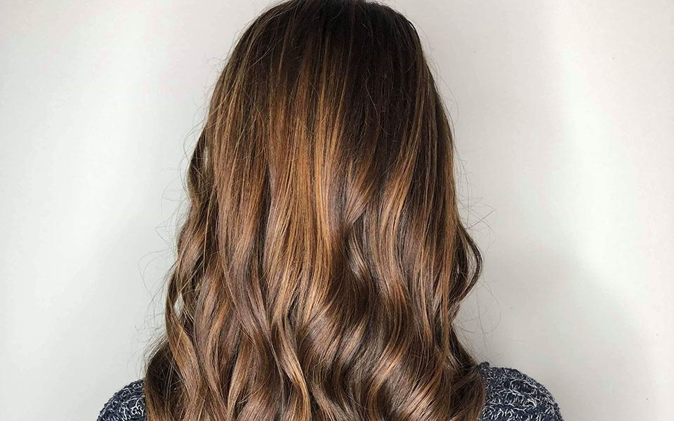 caramel-balayage-το-χρώμα-μαλλιών-που-επιλέγουν-τώρ-562372162