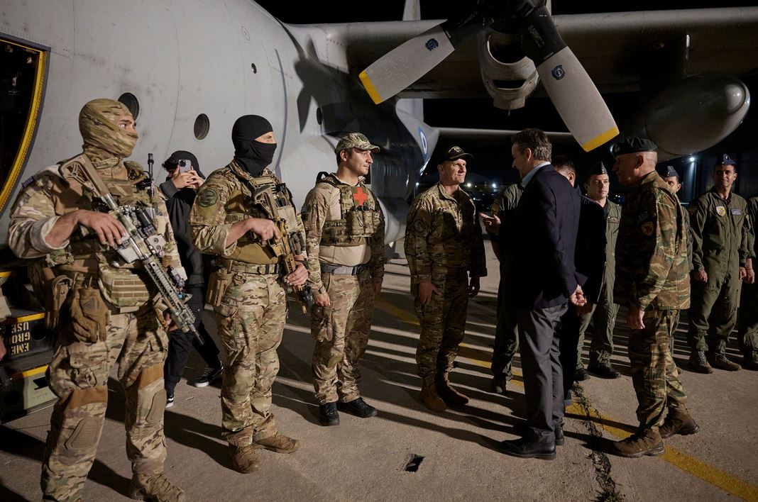 Επέστρεψαν στην Ελευσίνα 39 άτομα με το C-130 της Πολεμικής Αεροπορίας-2