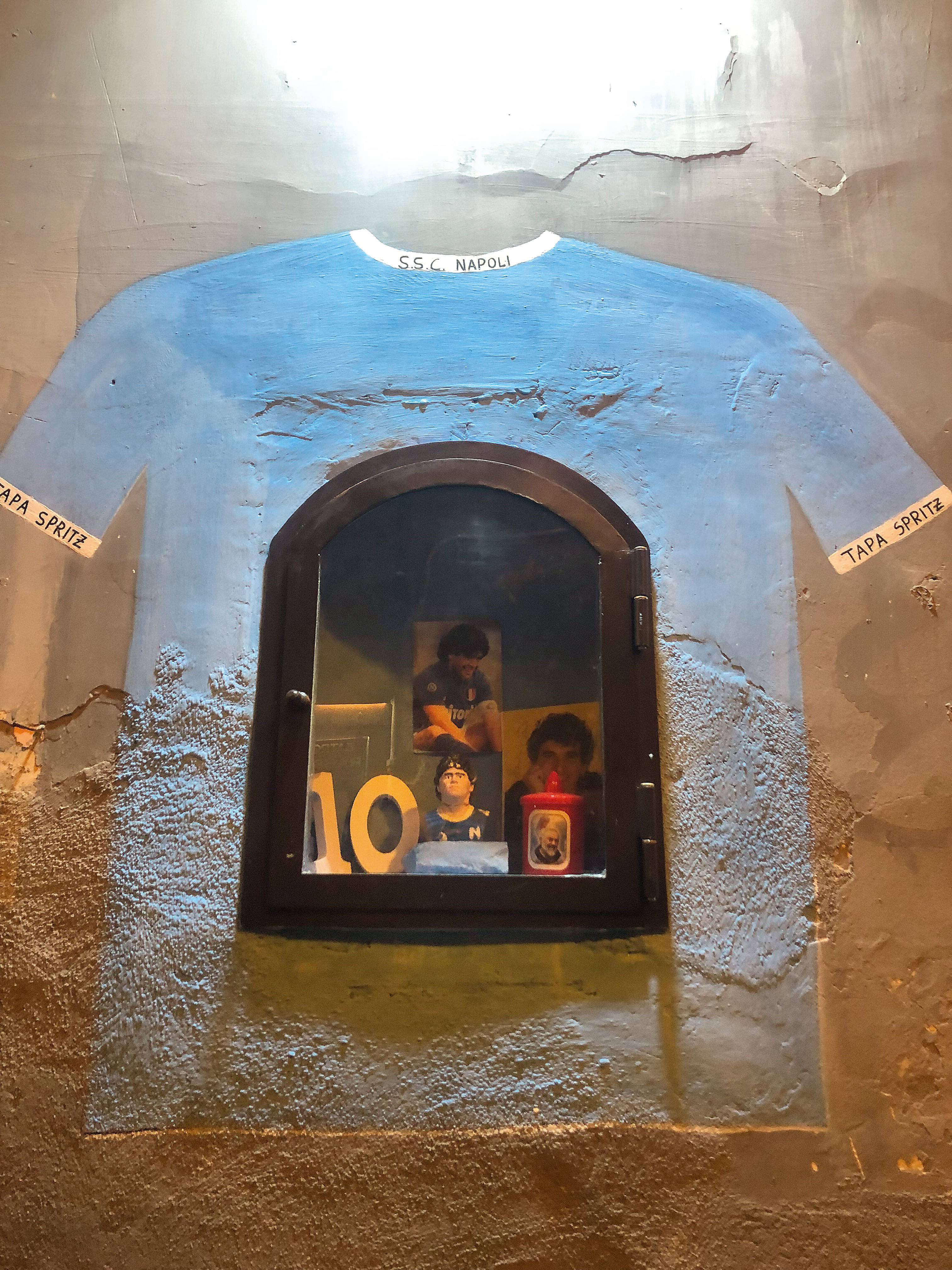 Η ιερή και βέβηλη Νάπολη…-2