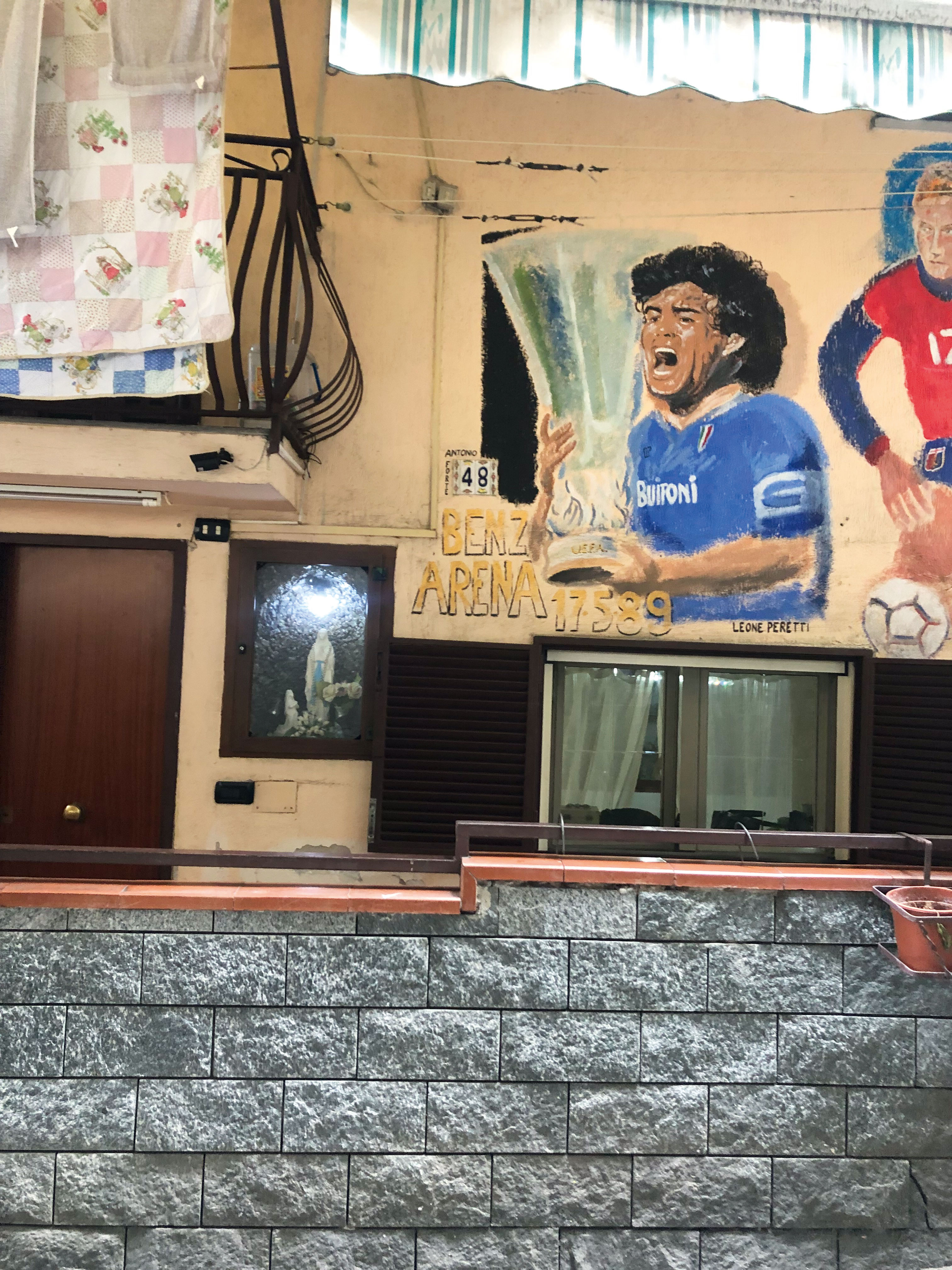 Η ιερή και βέβηλη Νάπολη…-4