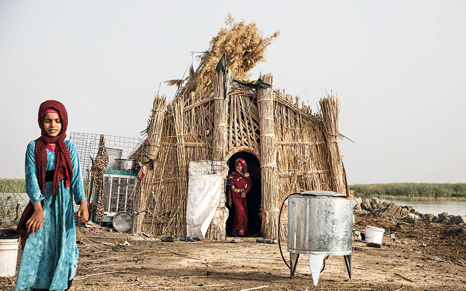 εμιλιέν-μαλφατό-στην-κ-με-το-γράψιμο-562374442