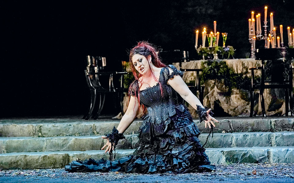 Η μοναξιά της Μήδειας στον καθρέφτη-1