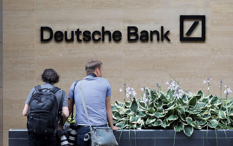 1,1 τρισ. φεύγει από τις ευρωπαϊκές τράπεζες-1