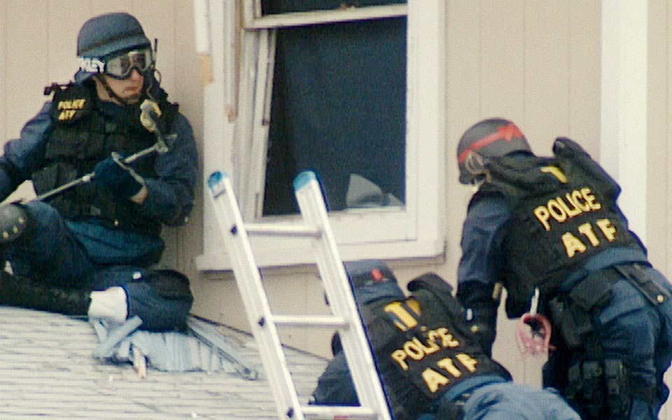 home-cinema-πολιορκία-στο-κούγκι-ενός-αμερικ-562395307