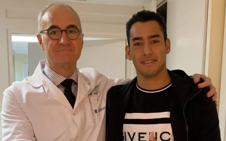 Ο γιατρός που σώζει καριέρες-1