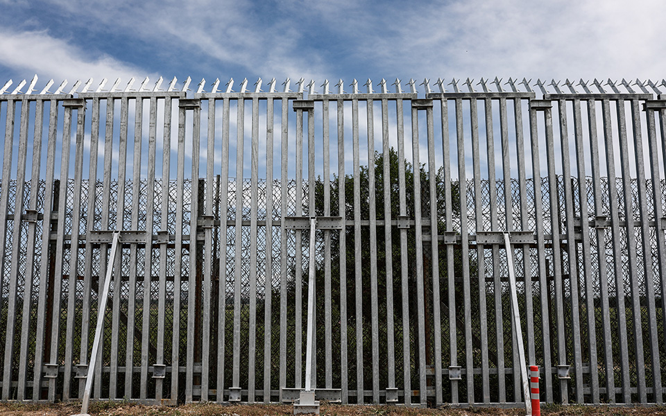 συριζα-για-φράκτη-εβρου-η-νδ-θυσιάζει-τ-562379080