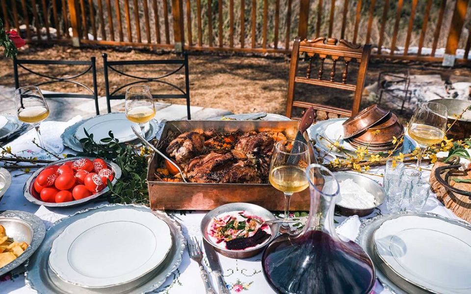 πώς-επιλέγουμε-το-κρασί-για-το-τραπέζι-562368079