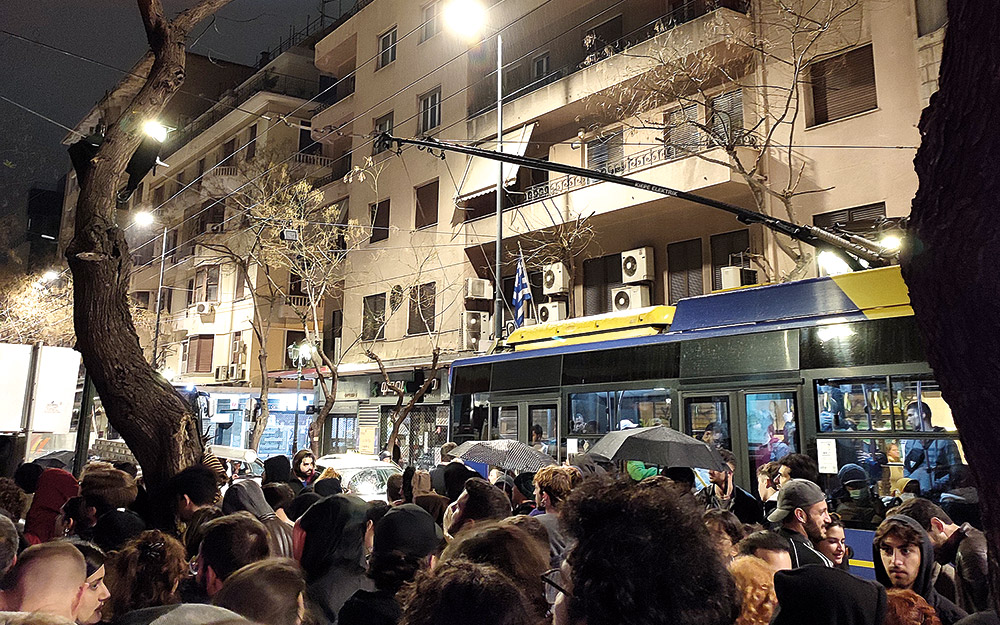 δρομολόγια-μια-επέτειος-και-πολλές-μά-562365487