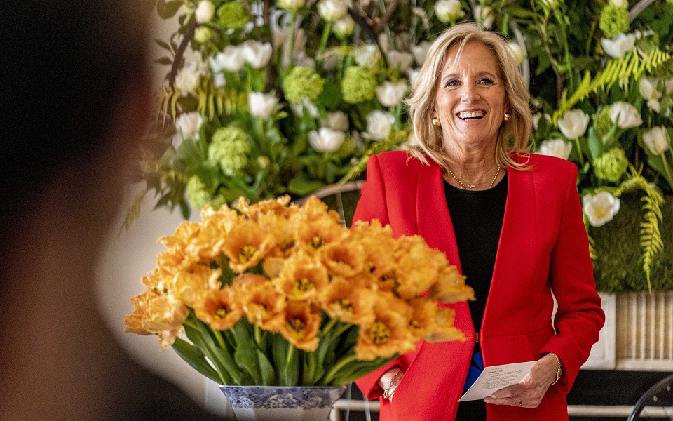 η-ολλανδία-βάφτισε-τουλίπες-με-το-όνομ-562358578