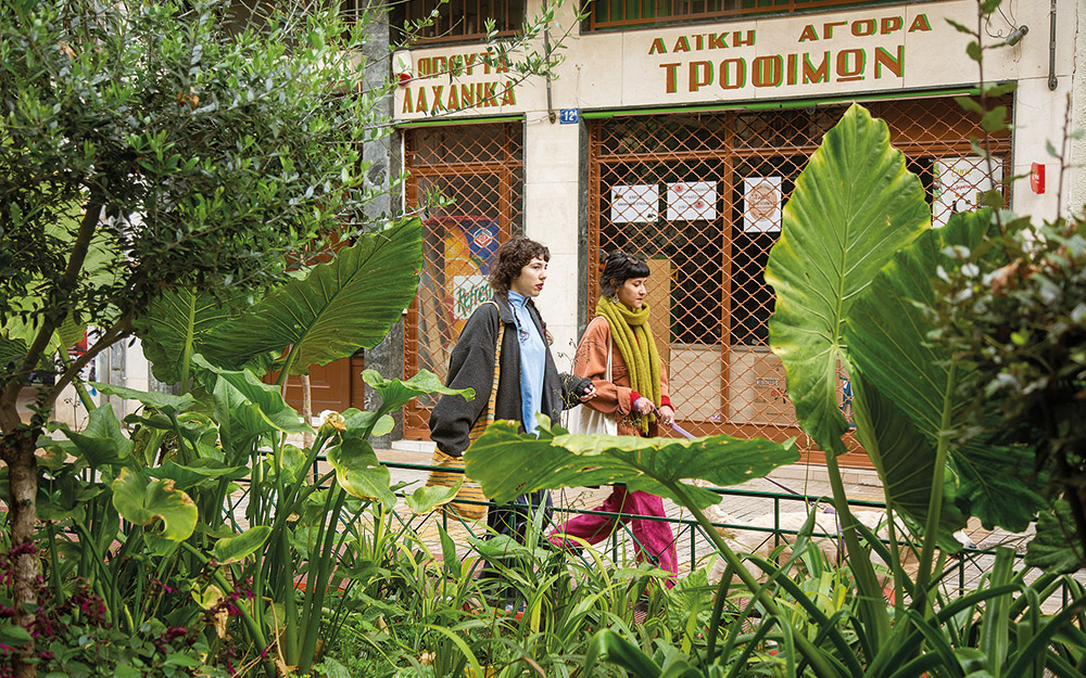 στον-πεζόδρομο-της-αγίας-ζώνης-για-καφ-562391740