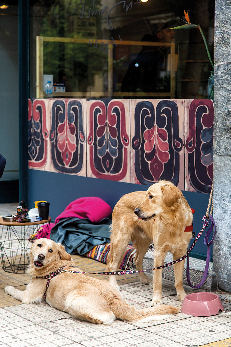 Στον πεζόδρομο της Αγίας Ζώνης, για καφέ και χατσαπούρι-1