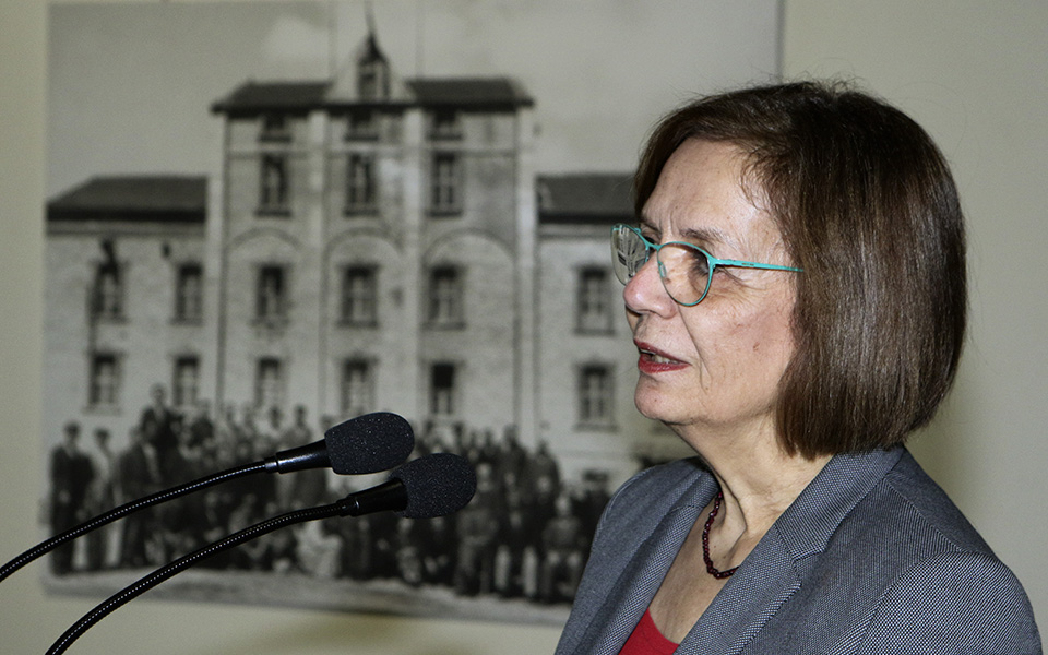 ο-αλέξης-τσίπρας-και-ο-συριζα-αποχαιρ-562382401