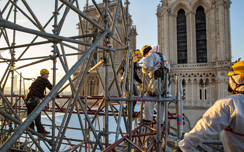 η-παναγία-των-παρισίων-αποκτά-ξανά-ζωή-562378246