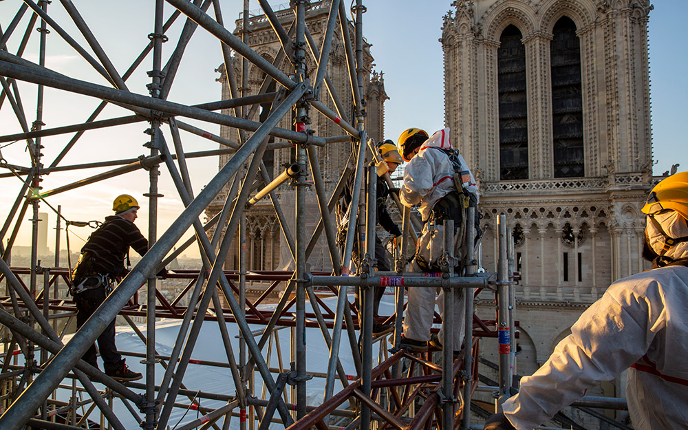 h-ανάσταση-της-παναγίας-των-παρισίων-562371283