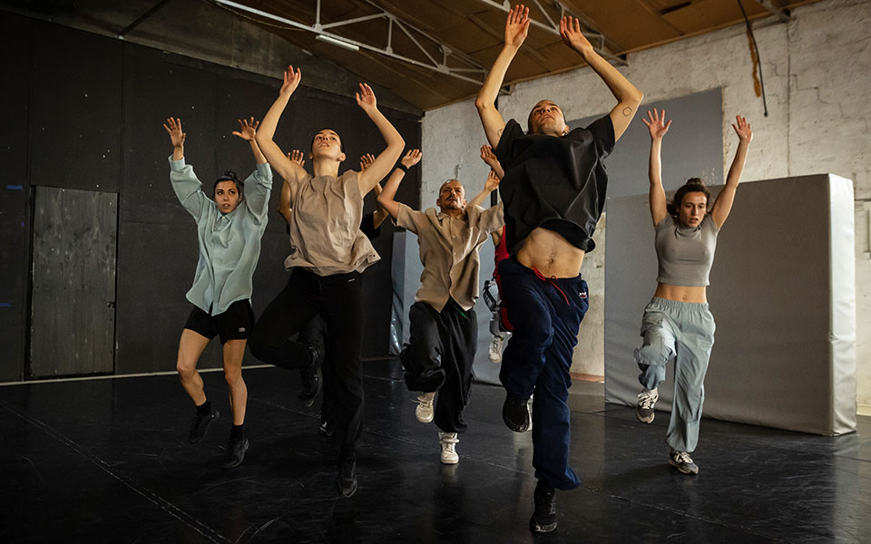 οικεία-θαλπωρή-και-ταραχή-562391275