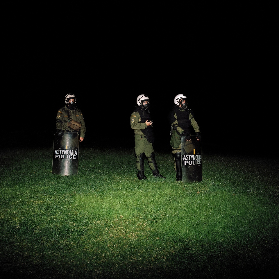 Τι γίνεται αν ανακατέψεις οικογενειακές φωτογραφίες με τον Βάλτερ Μπένγιαμιν;-2