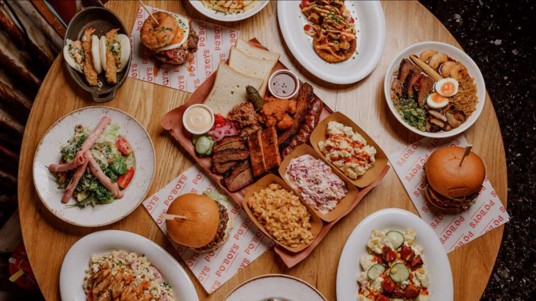 το-po-boys-έχει-τις-αμερικανιές-που-μας-α-562353127