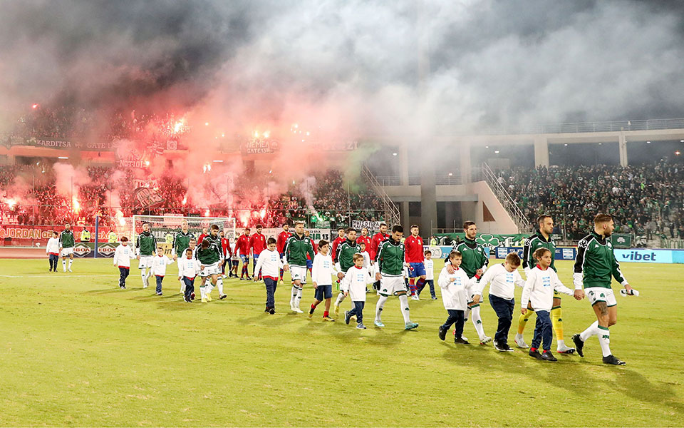 σούπερ-λίγκ-1-υψηλό-εμπόδιο-για-αεκ-πρι-562389421