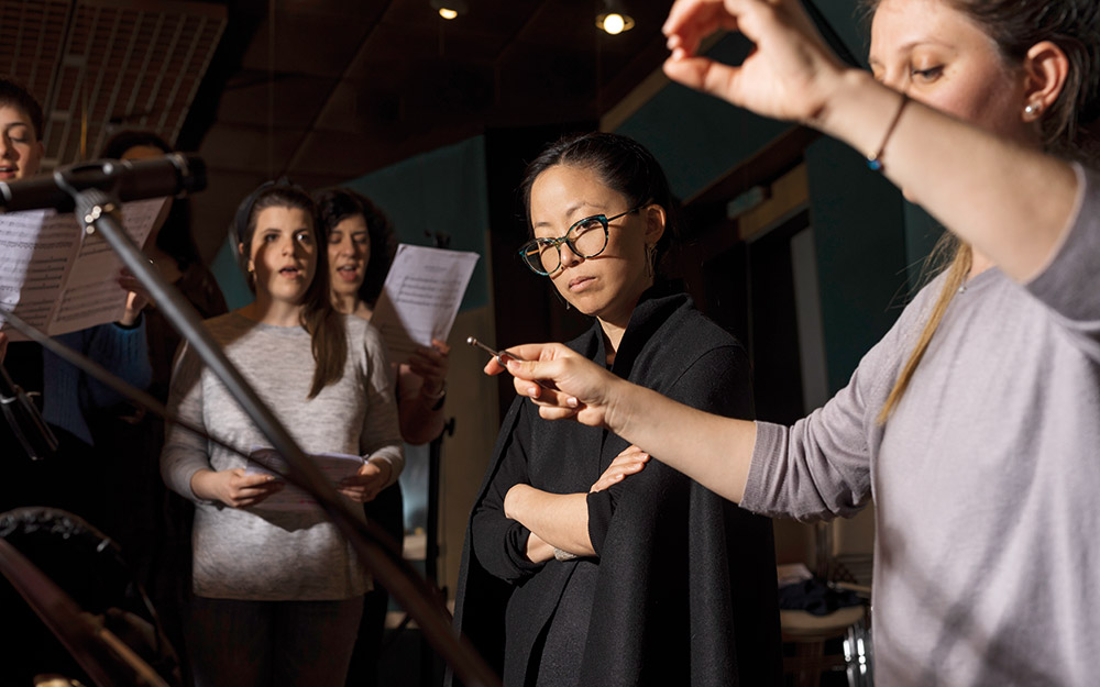 η-πάουτσι-σασάκι-συνθέτει-μελωδίες-γι-562378177