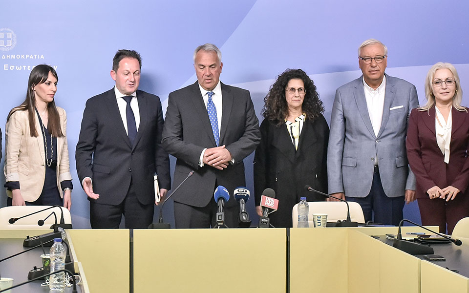 Καλλιόπη Σπανού: Ολοκληρώθηκε η τελετή παράδοσης – παραλαβής στο υπουργείο Εσωτερικών-1