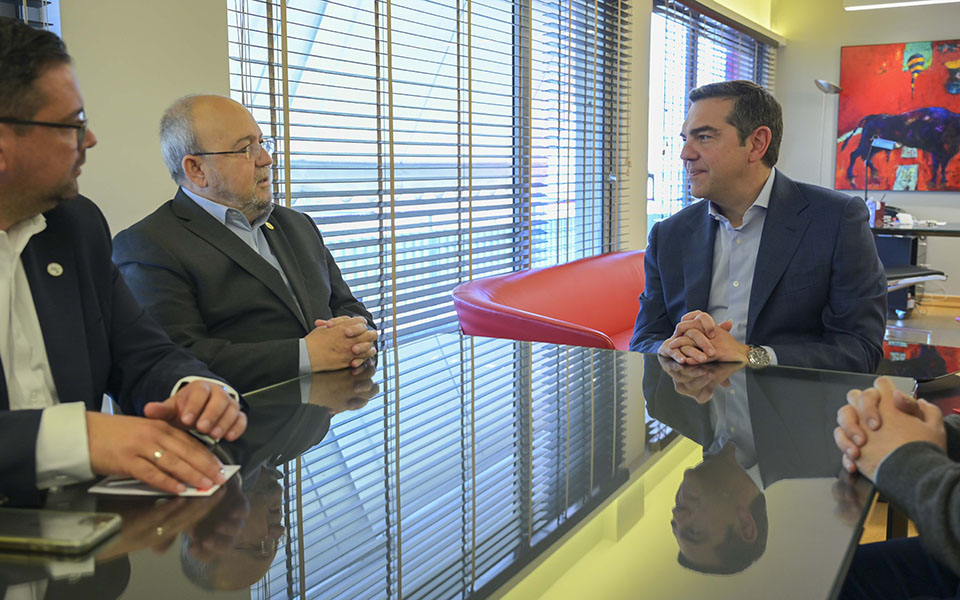 τσίπρας-συνάντηση-με-τον-δήμαρχο-αμμο-562355671