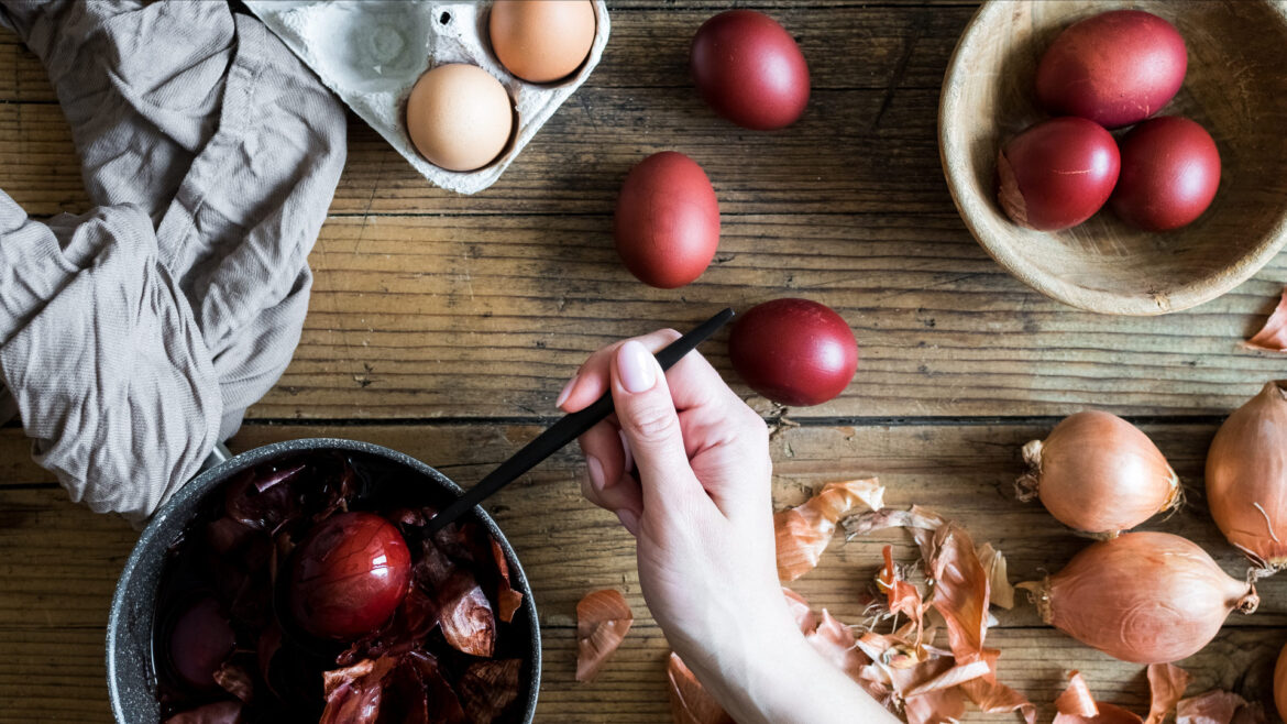 πασχαλινά-αυγά-πώς-να-τα-βάψετε-φυσικά-562371247