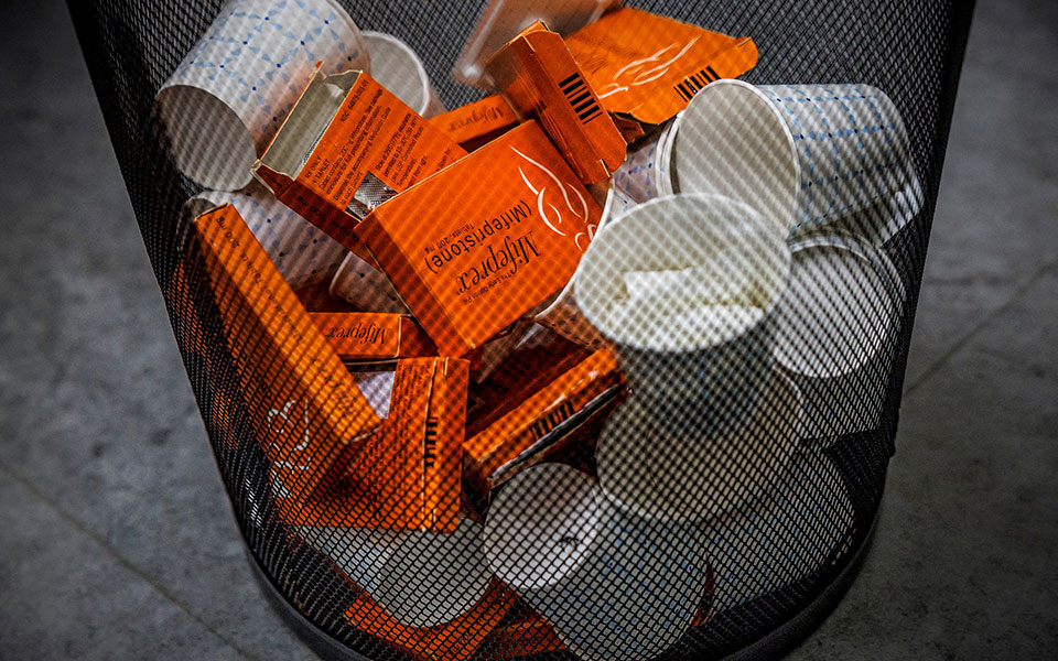 ηπα-ομοσπονδιακός-δικαστής-αναστέλλ-562363741