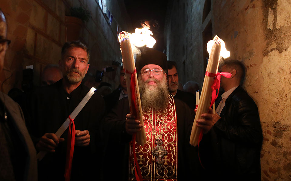 το-αγιο-φως-στο-μετόχι-του-παναγίου-τάφ-562375093