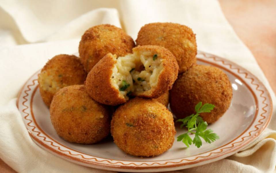 arancini-παναρισμένες-κροκέτες-ρυζιού-562396171
