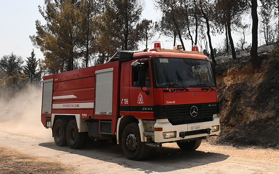 φωτιά-σε-παράπηγμα-στον-ασπρόπυργο-ε-562387480