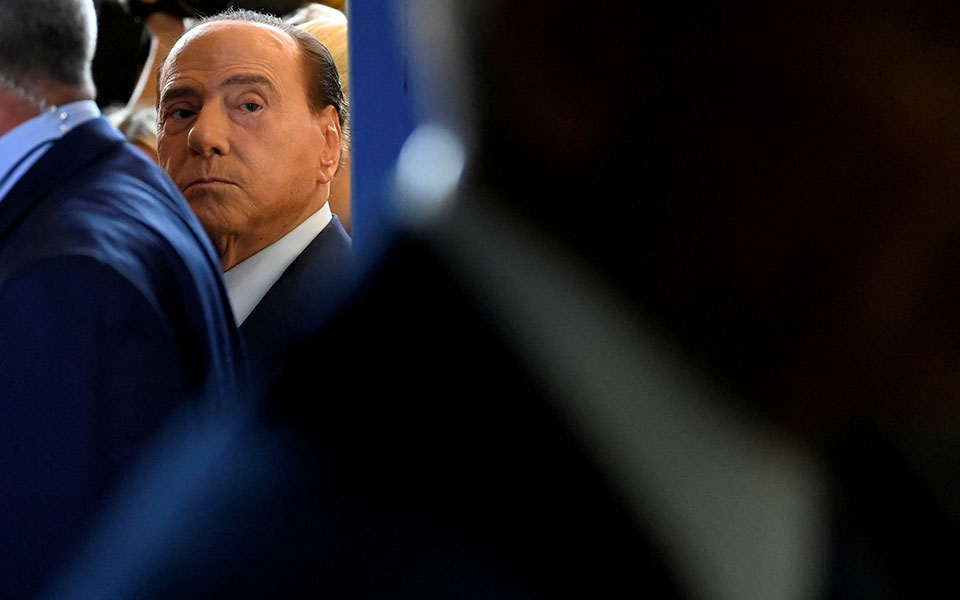 ιταλία-o-σίλβιο-μπερλουσκόνι-υποβλήθη-562359241